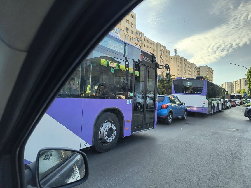 O soferita in varsta de 21 de ani a provocat haos in trafic in