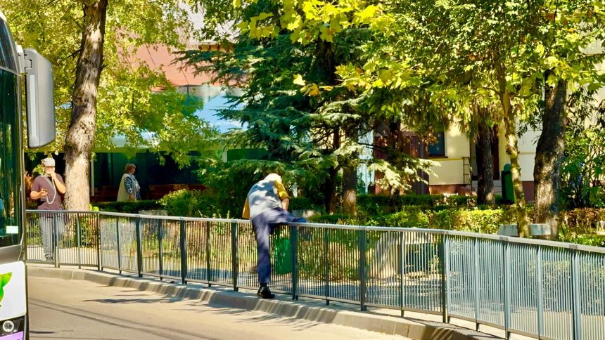 Pietoni sancionati de Politia Locala Pitesti pentru traversare