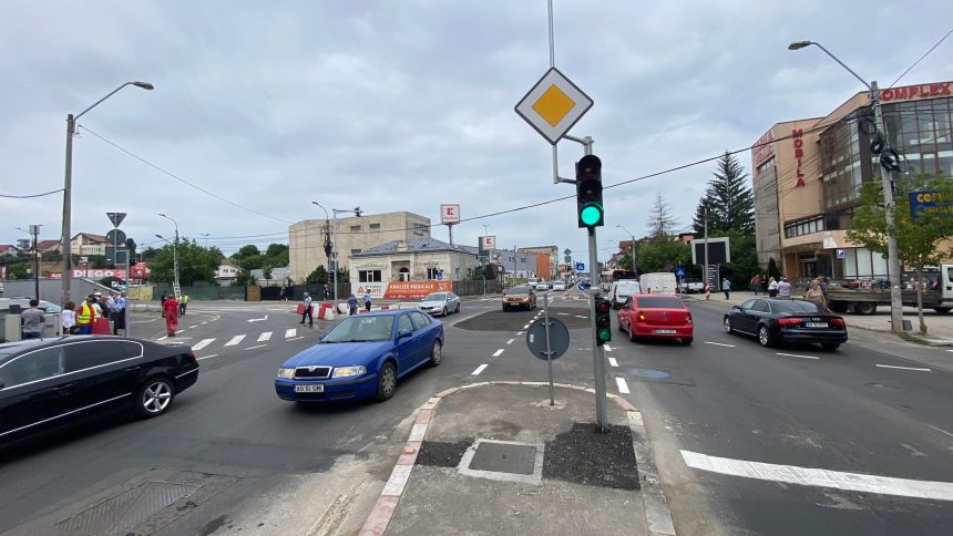 Poti fi amendat chiar daca treci pe verde Regula din Codul Rutier