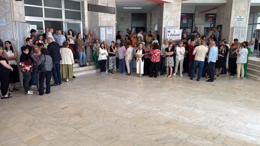 Protest la Finantele din Pitesti Angajatii se revolta