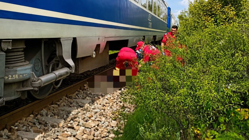 VIDEO Un barbat de 45 de ani a fost ucis de un tren