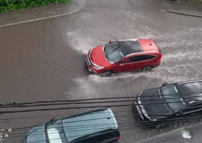 Vreme extrema in Arges S au deschis cerurile