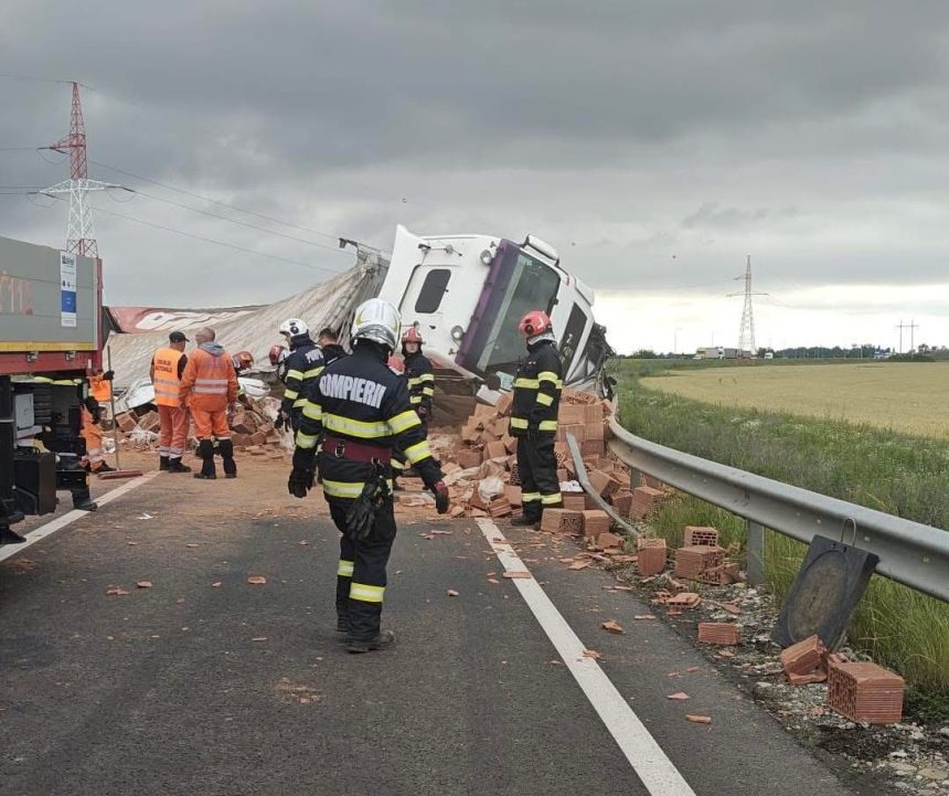 accident deosebit de grav tir rasturnat peste o masina un