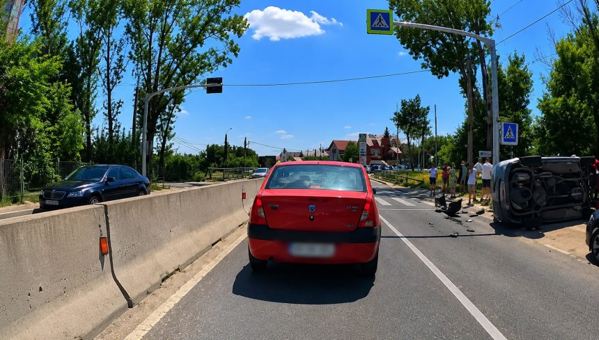 accident grav pe dn73 langa pitesti o masina s a intoars cu rotile in sus