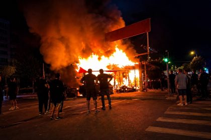 incendiu puternic in pitesti flacari imense la en gros