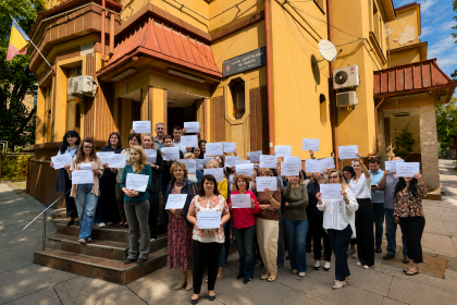 protest spontan la casa de pensii arges angajatii se revolta