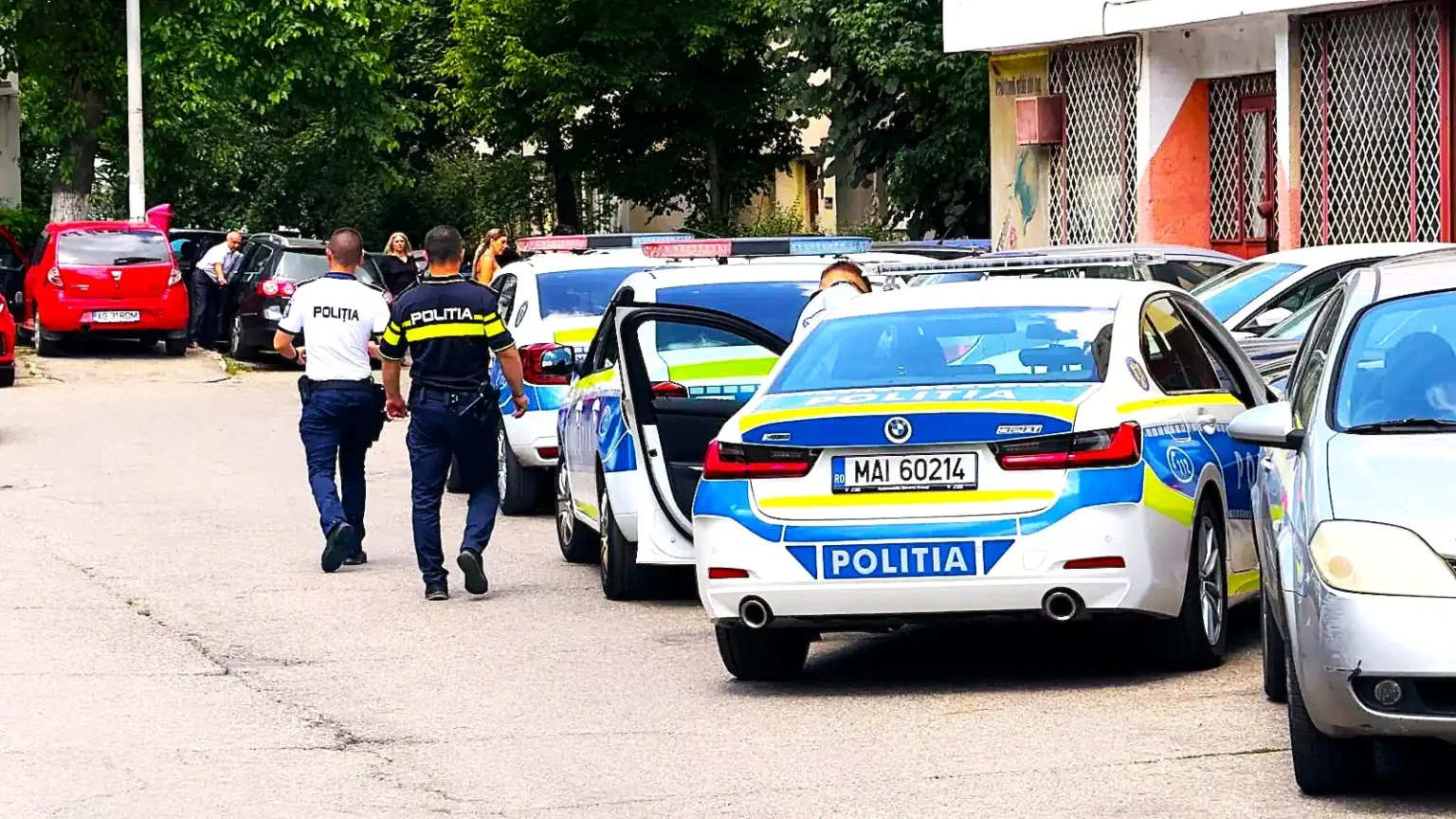 scandal in curtea spitalului ca la usa cortului intre agentul