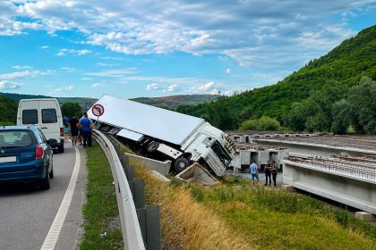 Accident deosebit de grav pe DN7 Pitesti Sibiu Un TIR sa
