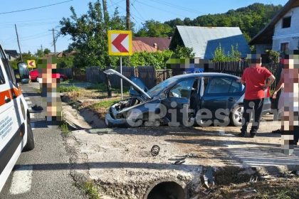 Accident grav pe DN7 Pitesti Valcea A intrat cu automobilul