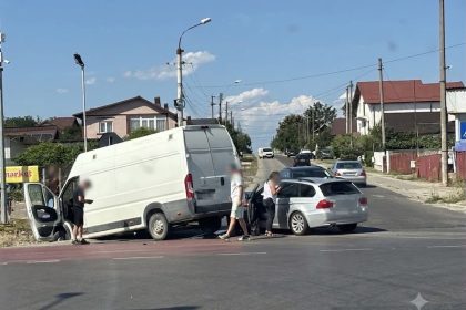 Accident in Arges Un BMW si o furgoneta implicate intr un incident road