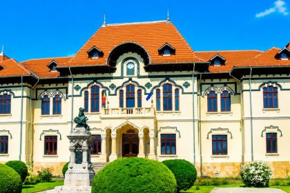 Casa de Cultura Tudor Musatescu din Campulung