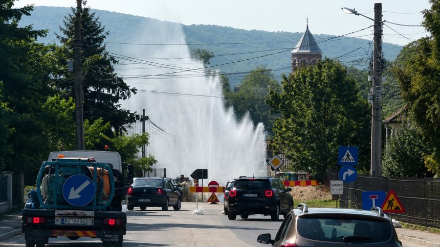 Grav Apa tasnesc din asfalt in Curtea de Arges