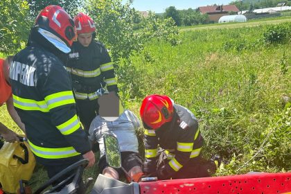Grav accident in Arges Tractorul s a rasturnat