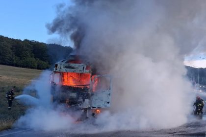 Haos pe Centura O autocisterna a izbucnit in flacari in timpul mersului