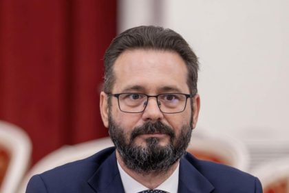 Mihai Cotez Autostrazile spitalele si scolile nu pot fi
