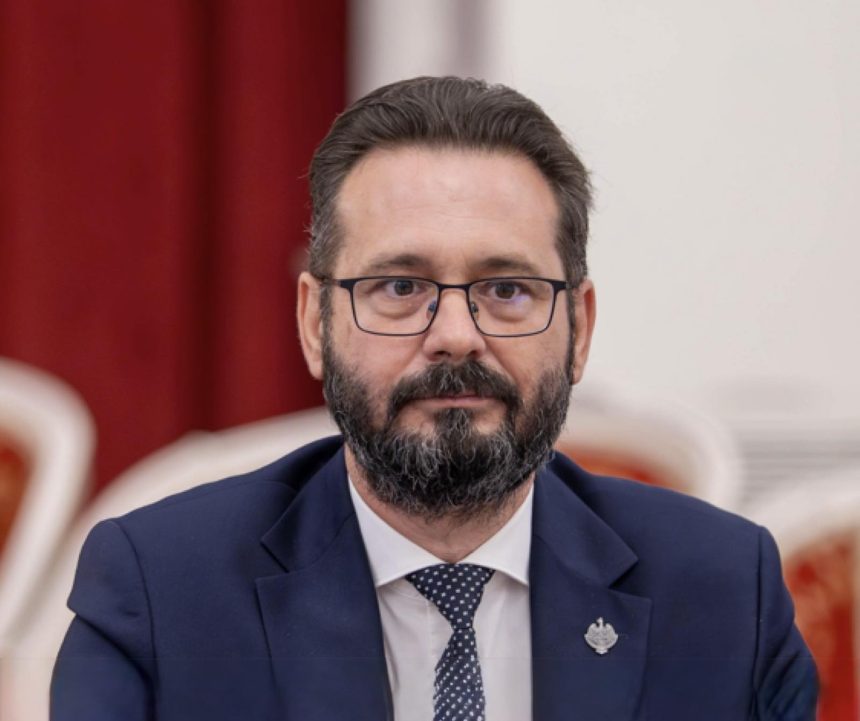 Mihai Cotez Autostrazile spitalele si scolile nu pot fi