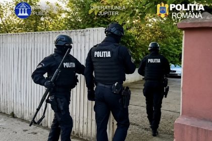 Perchezitii masive