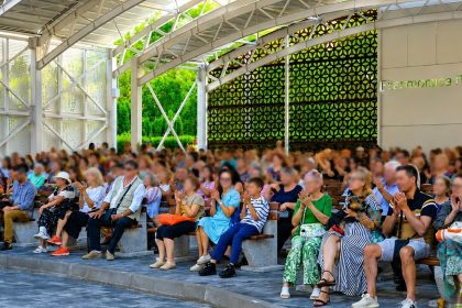 Piteshti Prim EDITIE a Folk in Parc spectacol de