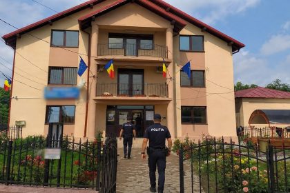 Politistii au efectuat o perchezitie la o primarie din Arges