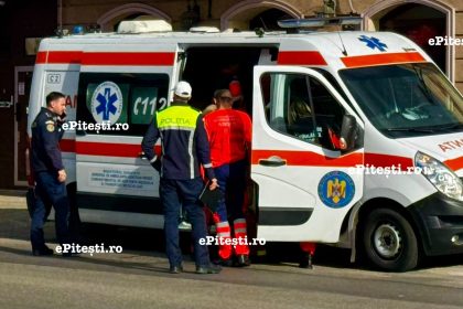 Un copil aflat pe trotineta a fost lovit de un obiect care a cazut