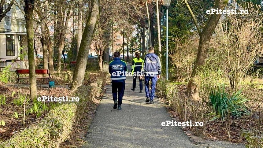 Un copil de 2 ani a cazut de la etajul unui imobil