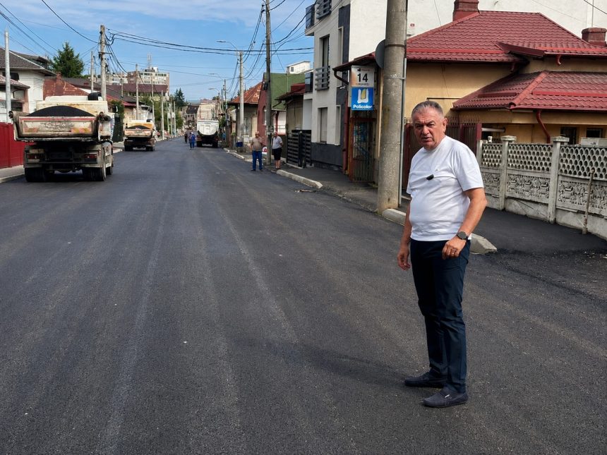 A inceput asfaltarea strazii Dumbravei Primarul Pitestiului declara
