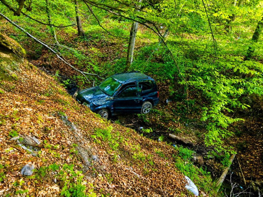 Accident fatal la Baile Olanesti masina cazuta in