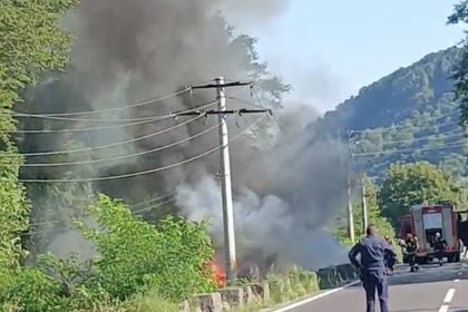 Accident grav pe DN7 O masina a inceput sa arda