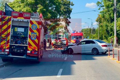 Accident in Pitesti pe Bulevardul Republicii Masina si