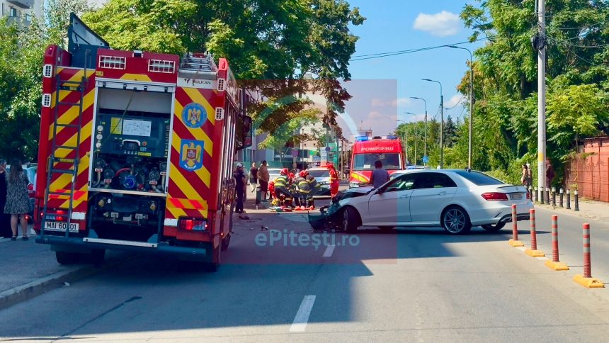Accident in Pitesti pe Bulevardul Republicii Masina si