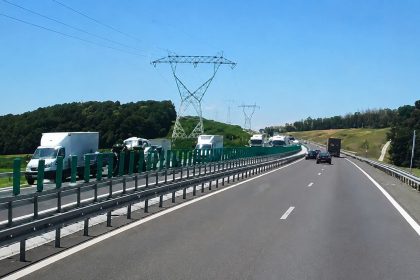 Accident pe DEx12 sensul Craiova Pitestii Trei masini implicate