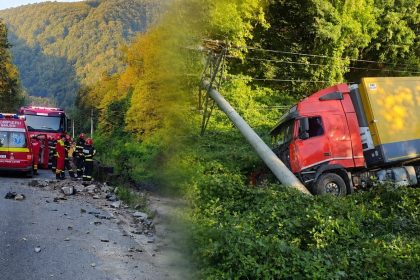 Accident pe DN7 la Brezoi Trafic dirijat alternativ dupa ce un