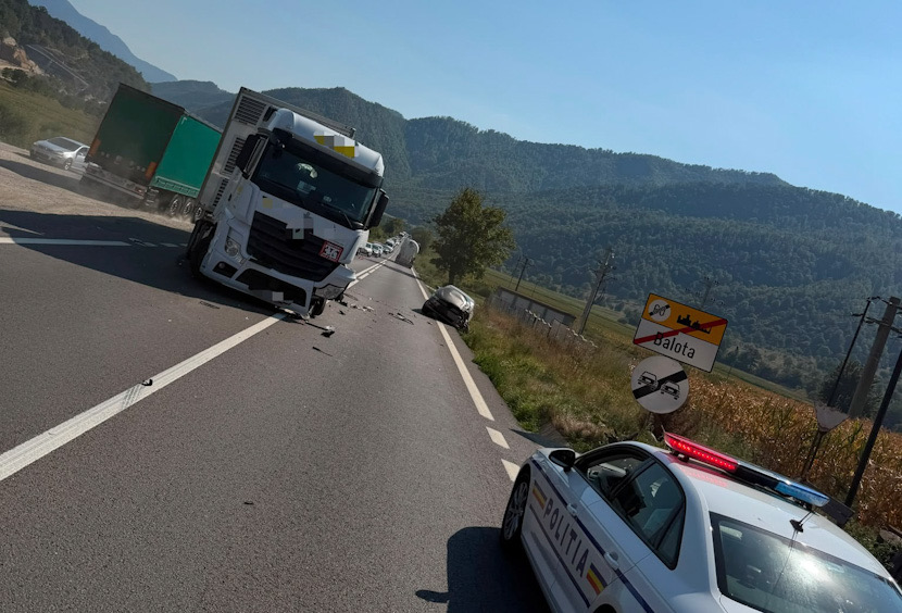 Accident pe Valea Oltului DN7 Implicate un TIR si o masina