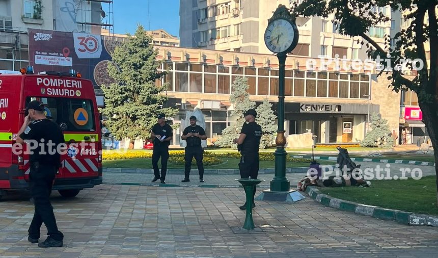 Agitatie in centrul Pitestiului Echipaj SMURD in apropiere de Mall