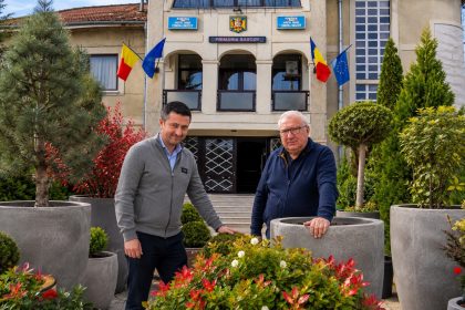 Arges Primaria Bascov a achizitionat flori si ghivece de