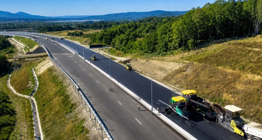 Autostrada Sibiu Pitesti Se aplica ultimul strat de asfalt pe