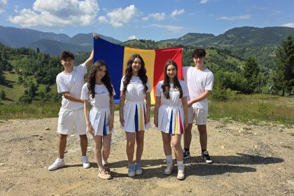 Cinci elevi din Pitesti vor reprezenta Romania la FIRST Global
