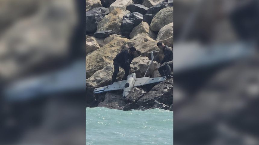 Costinesti Drona descoperita in mare la cativa metri de