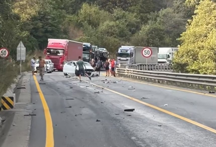 DN7 Pitesti Sibiu trafic oprit dupa un accident la