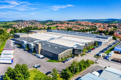 Gigantul care ridica o noua fabrica in Romania