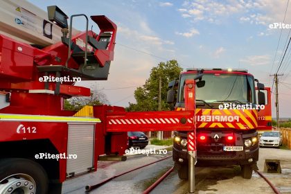 Incendiu in Buzoieti Arge Pompierii intervin cu doua autospeciale