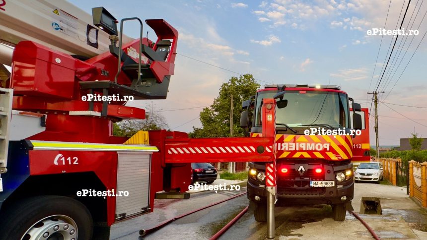 Incendiu in Buzoieti Arges Pompierii intervin cu doua autospeciale