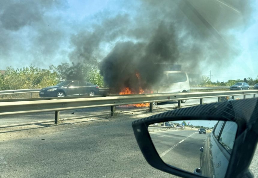 Masina in flacari pe A3 in Prahova Trafic ingreunat catre