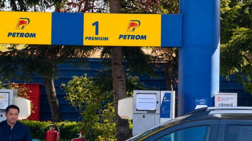 Numeroase benzinarii au ramas fara motorina premium si