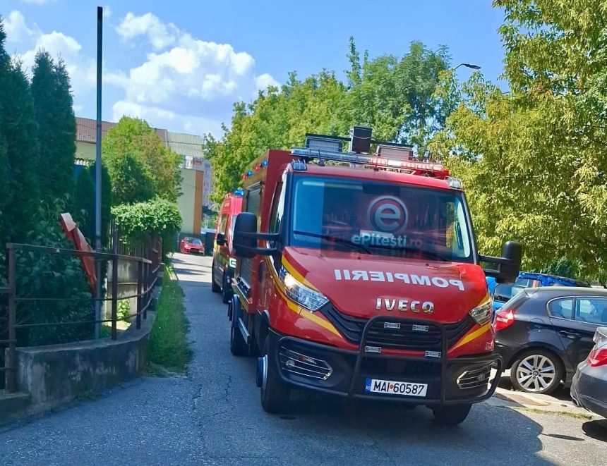 Panica intr un bloc din Pitesti O femeie a fost prinsa intr un lift