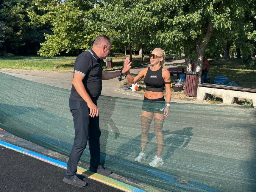 Pites ti Teren de baschet nou in Parcul Lunca Argesului