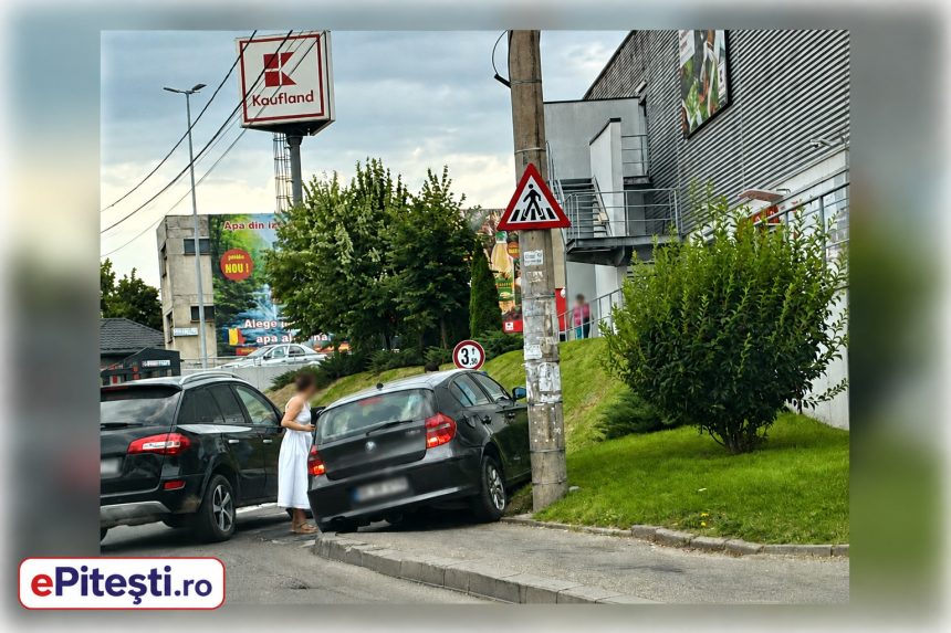Piteshti O soferita a iesit cu masina pe trotuar si a provocat pagube