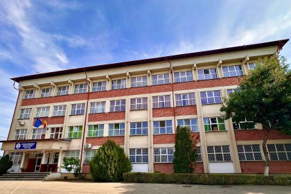 Pitesti coala Gimnaziala Mircea Eliade face angajari