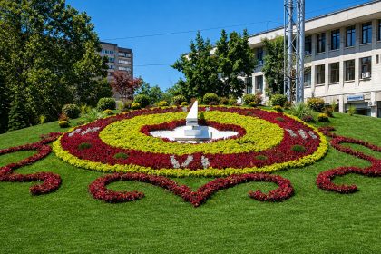Pitestiul detine cel mai mare ceas floral din Romania Primarul