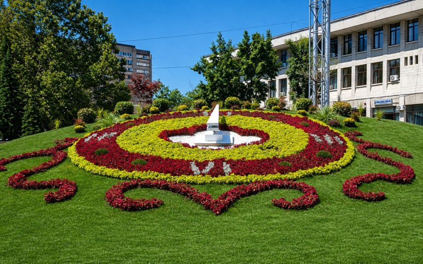 Pitestiul detine cel mai mare ceas floral din Romania Primarul
